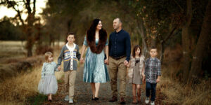 Read more about the article <strong>Family Photo Outfit Ideas for Photoshoot</strong>