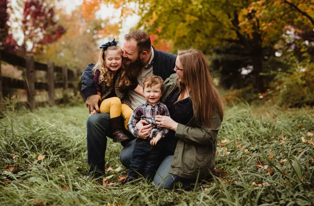 Outdoor Fall Family Photos Outfits