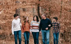 Read more about the article <strong>Outdoor Fall Family Photos Outfits</strong>