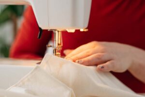 Read more about the article <strong>Serger vs Sewing Machine</strong>