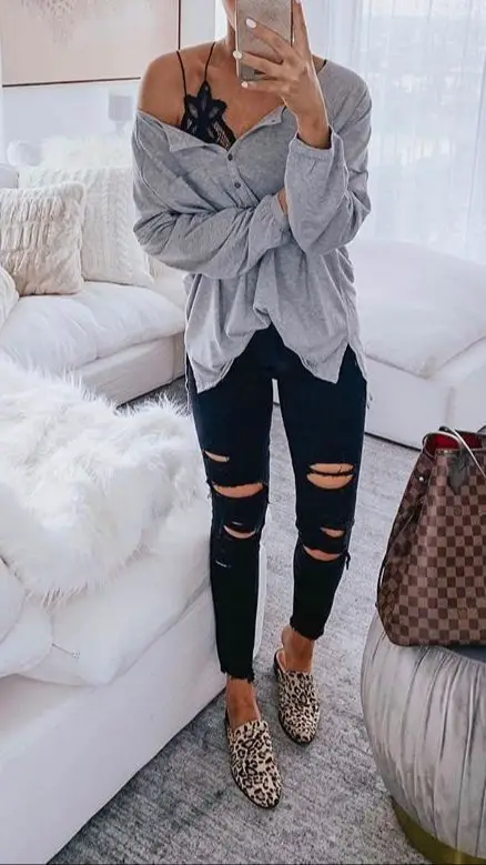 Outfit Ideas for Black Ripped Jeans