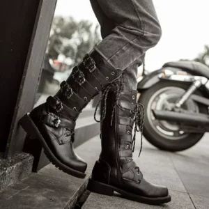 Read more about the article <strong>Combat Boots for Winter</strong>